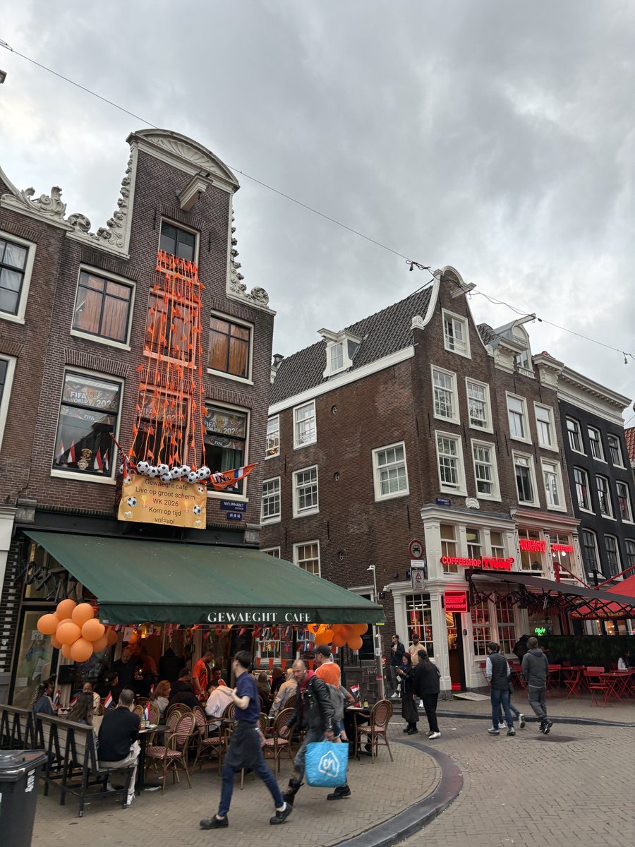 オランダの国を象徴する色はオレンジ。王室の家名が「オラニエ（Oranje）＝オレンジ」だから