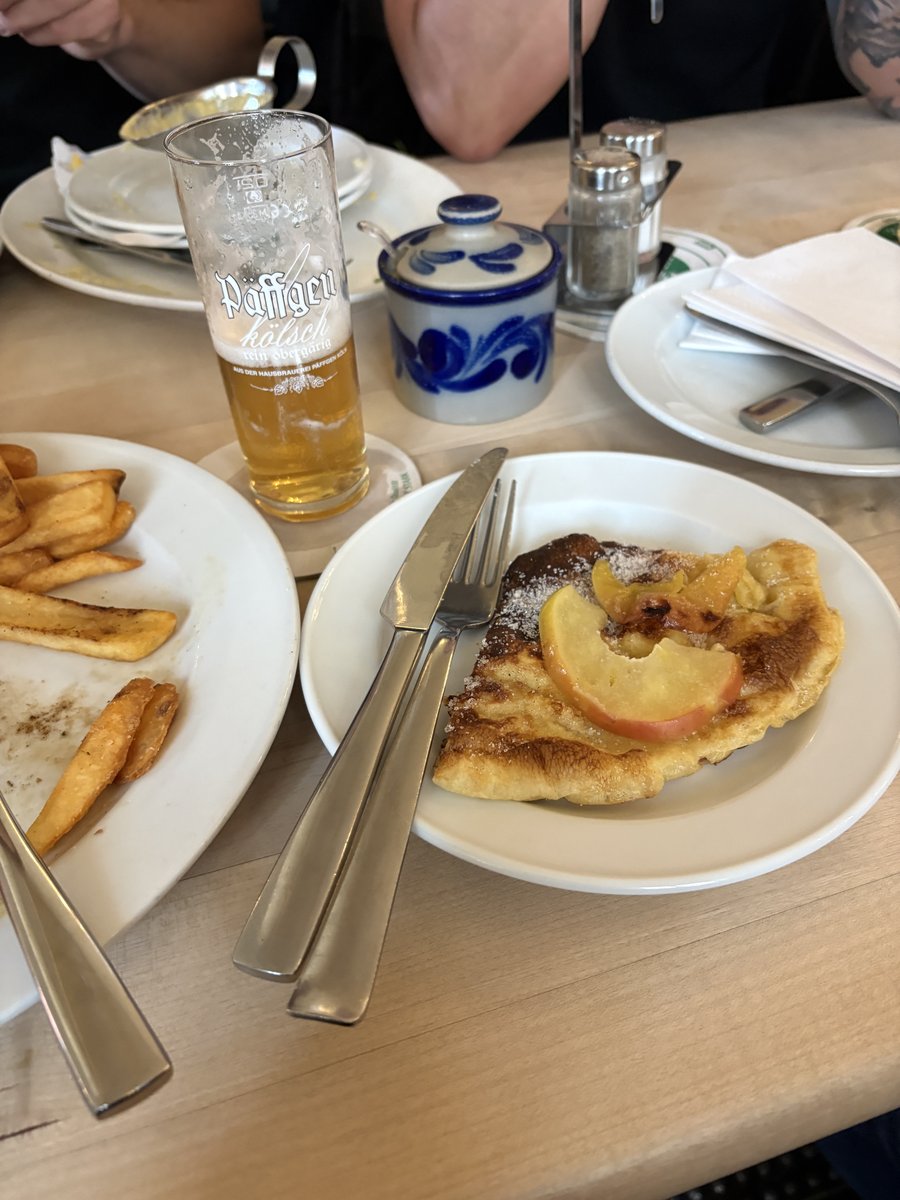 デザートにリンゴのクレープを分けてもらいました🍎