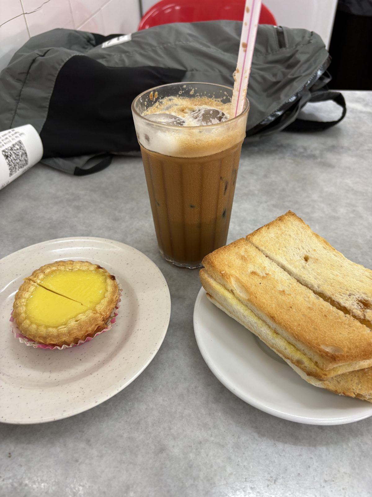 ホワイトコーヒー(5MYR)&ロティ(2.7MYR)&エッグタルト(3MYR)