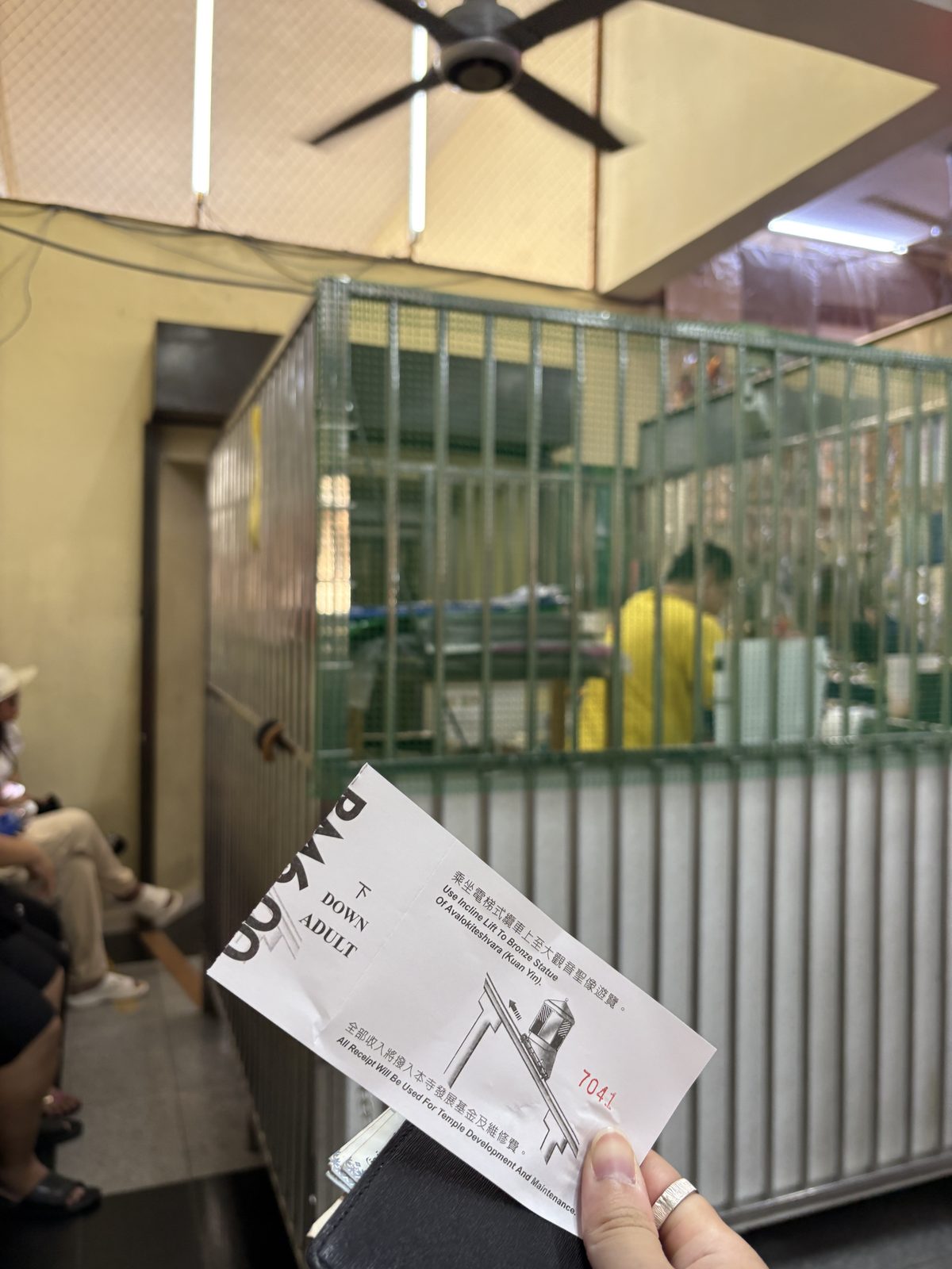 ケーブルカーで頂上へ