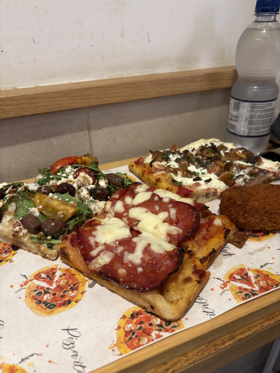 SPIZZICA ROMA - 切り売りピザ