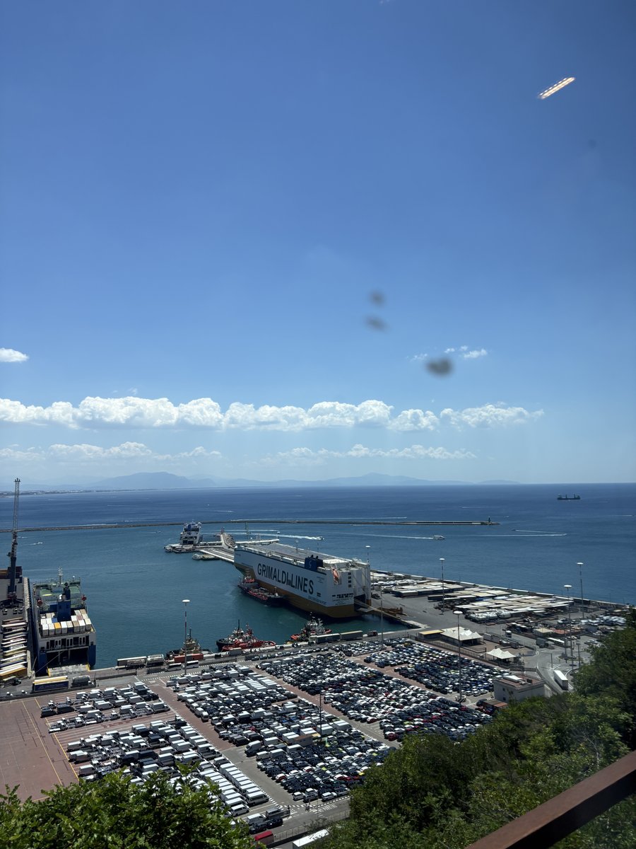 サレルノは海岸沿いの都市です